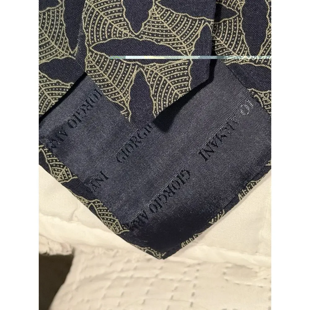Giorgio Armani Cravatte 100% Silk Tie Made Italy Navy Gold Geometric